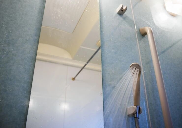 鏡のウロコ取り