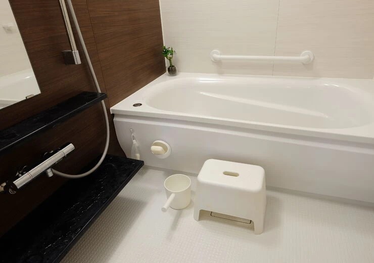 備品清掃（フタ、椅子、オケ等）