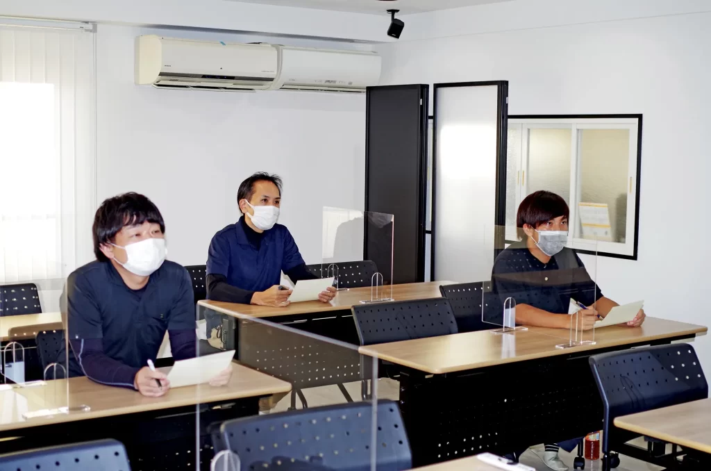 定期全体研修(年2回)